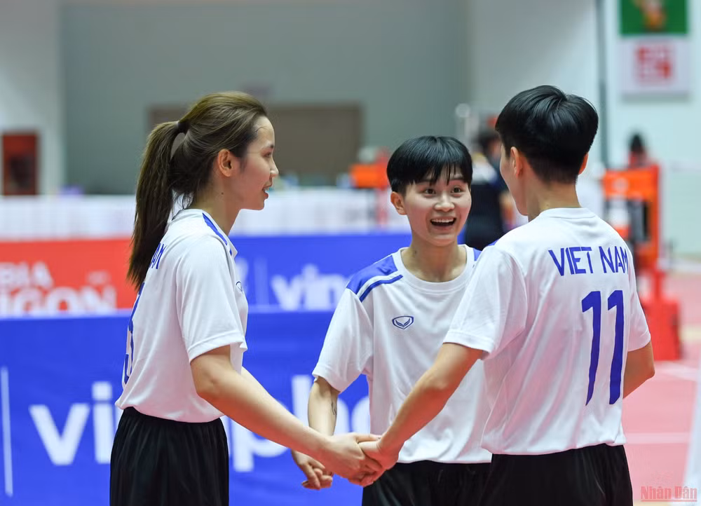 Vận động viên cầu mây phô diễn kỹ thuật tại đấu trường SEA Games 31 -0