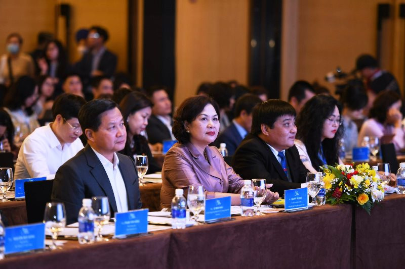 Các đại biểu tham dự hội thảo. Chuyển đổi số hướng tới xã hội không tiền mặt -0