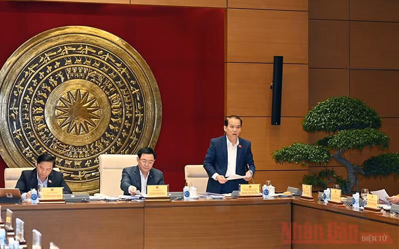 Chủ tịch Quốc hội Vương Đình Huệ làm việc với Ủy ban về các vấn đề Xã hội và Ủy ban Pháp luật -0