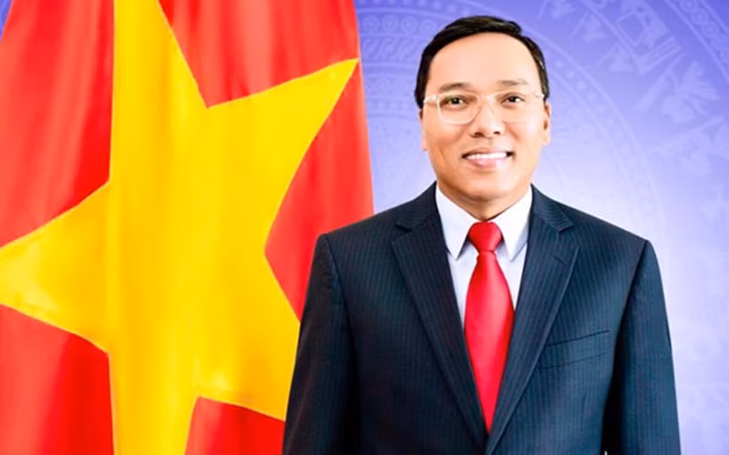 Đại sứ Việt Nam tại Liên hiệp Vương quốc Anh Nguyễn Hoàng Long. 