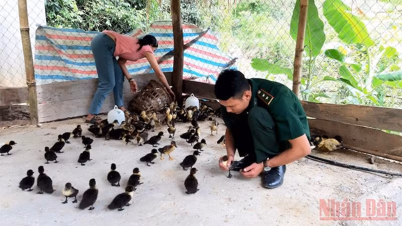 Người con của đồng bào Thái phấn đấu vì biên cương giàu mạnh -0