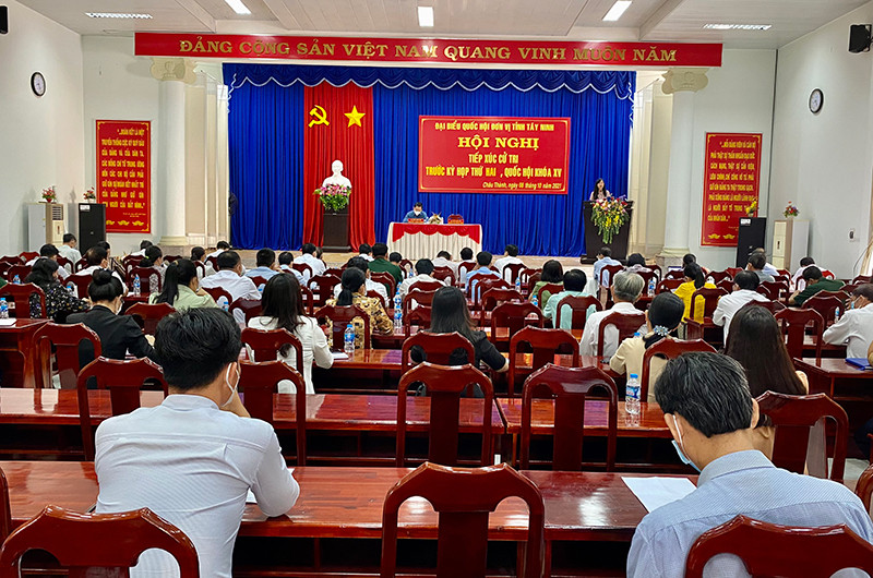 Toàn cảnh hội nghị tiếp xúc cử tri. Mọi chính sách pháp luật đều xuất phát từ lợi ích của nhân dân -0