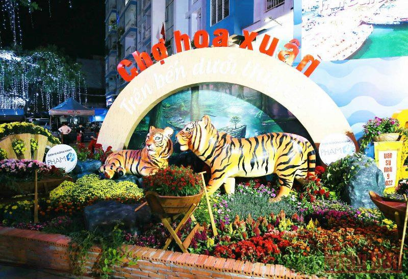 Tiểu cảnh Chợ hoa Xuân “Trên bến dưới thuyền” năm nay. Khai mạc Chợ hoa Xuân “Trên bến dưới thuyền” Tết Nhâm Dần 2022 -0