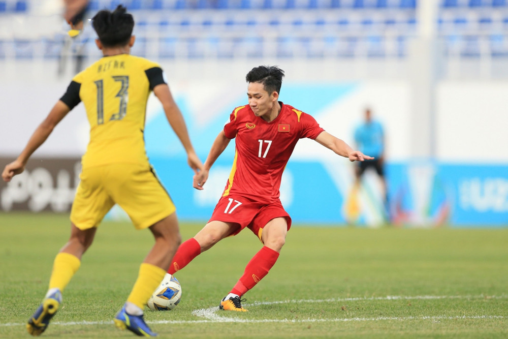 Hai Long kiểm soát bóng khu vực trung tâm. (Ảnh: Ngọc Duy) U23 Việt Nam và U23 Hàn Quốc tiến vào tứ kết U23 châu Á 2022 -0