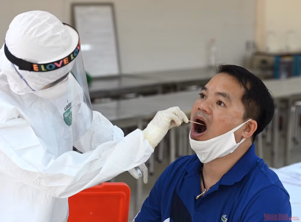 Hà Nội xét nghiệm PCR cho người dân trở về từ Đà Nẵng -6