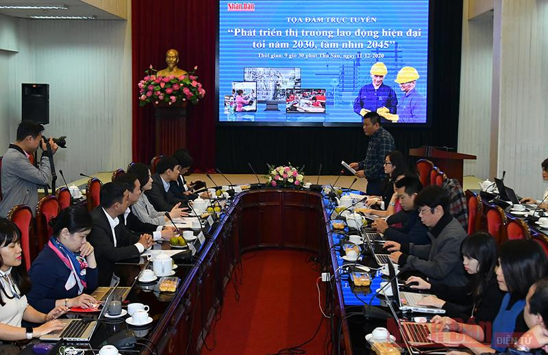 Tọa đàm trực tuyến “Phát triển thị trường lao động hiện đại tới năm 2030, tầm nhìn 2045”(Ảnh: Duy Linh). Hướng tới xây dựng thị trường lao động hiện đại -0