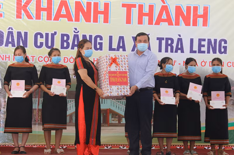 39 hộ dân vùng sạt lở đất xã Trà Leng đã có nhà mới -0