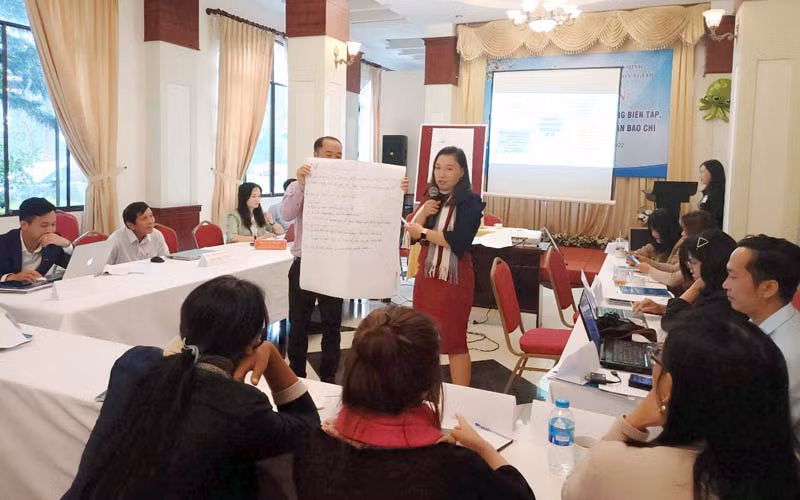 Các học viên thảo luận tại lớp tập huấn.