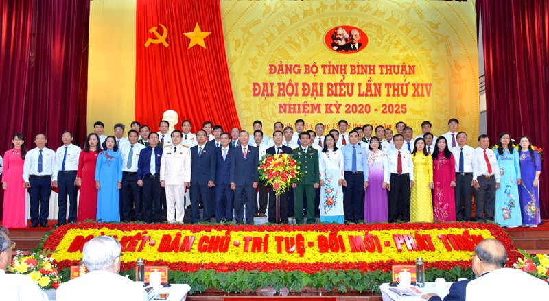 Ban Chấp hành Đảng bộ tỉnh Bình Thuận nhiệm kỳ 2020 – 2025 và Đoàn đại biểu đi dự Đại hội Đảng toàn quốc lần thứ XIII ra mắt Đại hội. Bế mạc Đại hội Đảng bộ tỉnh Bình Thuận nhiệm kỳ 2020-2025 -0