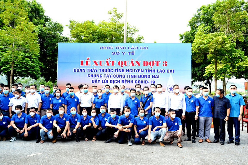 40 bác sĩ, nhân viên y tế Lào Cai tình nguyện lên đường vào Đồng Nai chống dịch Covid-19. Đoàn cán bộ y tế Lào Cai vào Đồng Nai hỗ trợ chống dịch Covid-19 -0