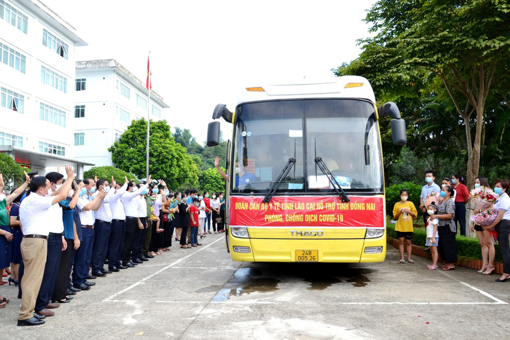 40 bác sĩ, nhân viên y tế Lào Cai tình nguyện lên đường vào Đồng Nai chống dịch Covid-19. Đoàn cán bộ y tế Lào Cai vào Đồng Nai hỗ trợ chống dịch Covid-19 -0