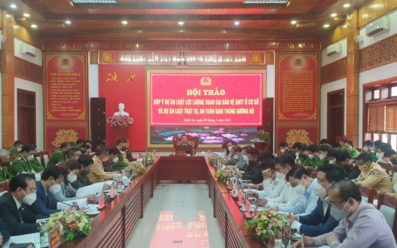 Hội thảo về dự án Luật Lực lượng tham gia bảo vệ an ninh trật tự và Luật Trật tự, an toàn giao thông đường bộ thu hút sự tham gia của đông đảo các đơn vị, địa phương trên địa bàn. thanhchau.jpg -0