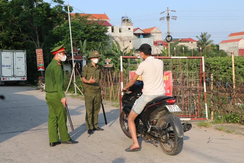 (Ảnh: THÁI SƠN) Bắc Ninh phát hiện thêm 21 ca dương tính SARS-CoV-2 -0
