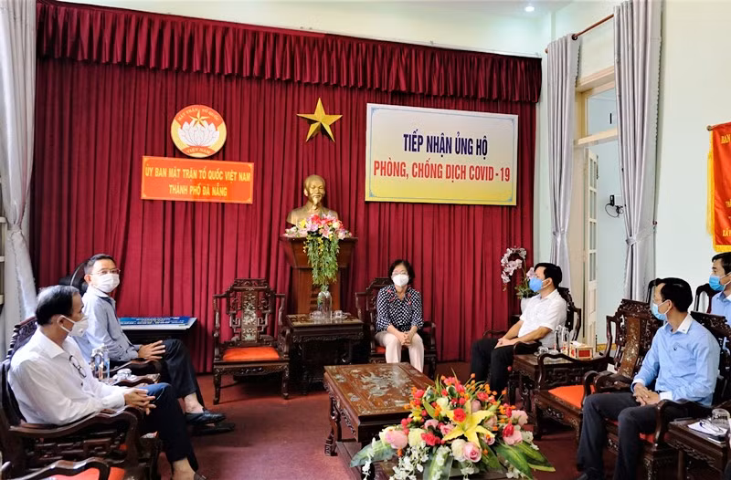 Vietcombank ủng hộ 5 tỷ đồng cùng thành phố Đà Nẵng đẩy lùi Covid-19 -0