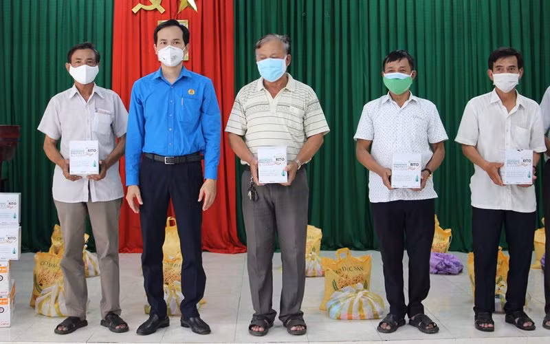 Hỗ trợ người lao động gặp khó khăn -0