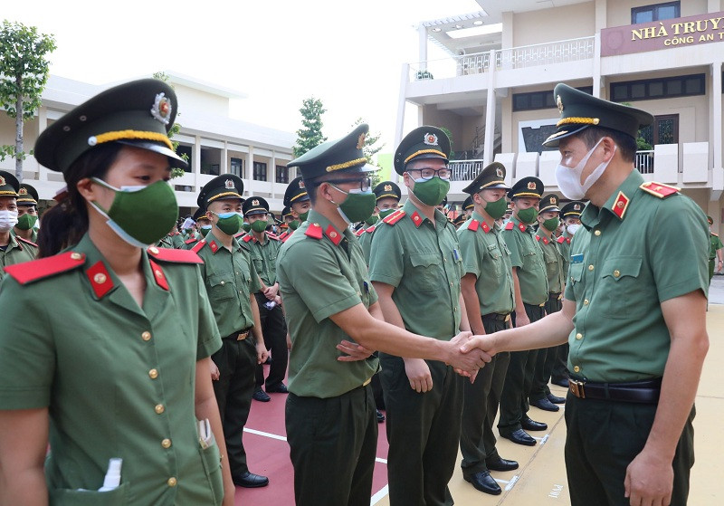 Lãnh đạo Công an tỉnh Đồng Nai động viên cán bộ, chiến sĩ được tăng cường tham gia phòng, chống dịch Covid-19 năm 2021. Công an Đồng Nai nhìn thẳng, nói thật, nghiêm túc tự chấn chỉnh -0