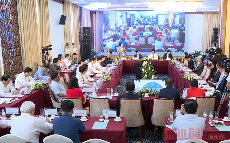 Các đại biểu phát biểu tại tọa đàm. Tìm đòn bẩy để phục hồi du lịch Việt Nam sau đại dịch Covid-19 -0