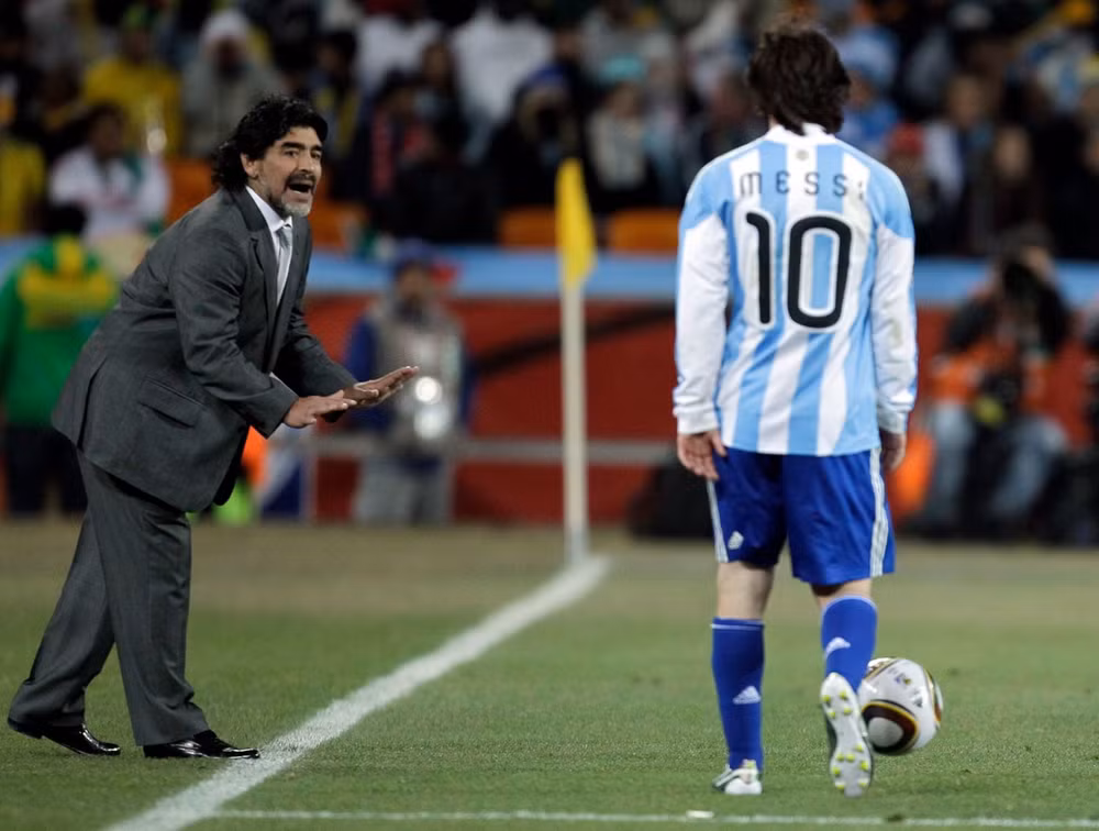 Cuộc đời và sự nghiệp của huyền thoại Maradona qua ảnh -0