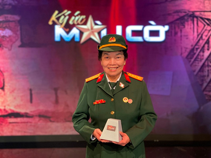 Bà Nguyễn Thị Hoàng Thanh - một trong số 44 nữ chiến sĩ của Trung đội lái xe quân sự mang tên Anh hùng LLVTND Nguyễn Thị Hạnh năm xưa. Ký ức màu cờ -0