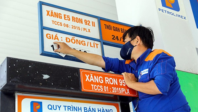 Nhóm giao thông có mức tăng so với tháng trước cao nhất do ảnh hưởng của các đợt điều chỉnh giá xăng.