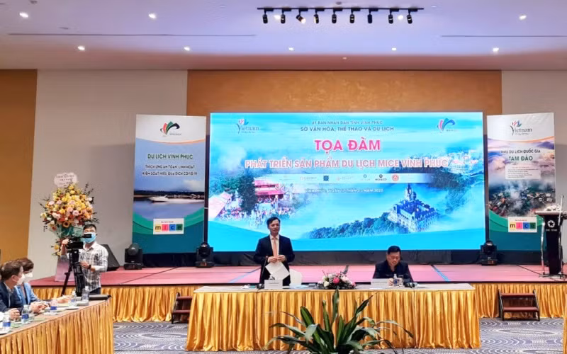 Đông đảo du khách tham dự Lễ khai hội Tây Thiên -0