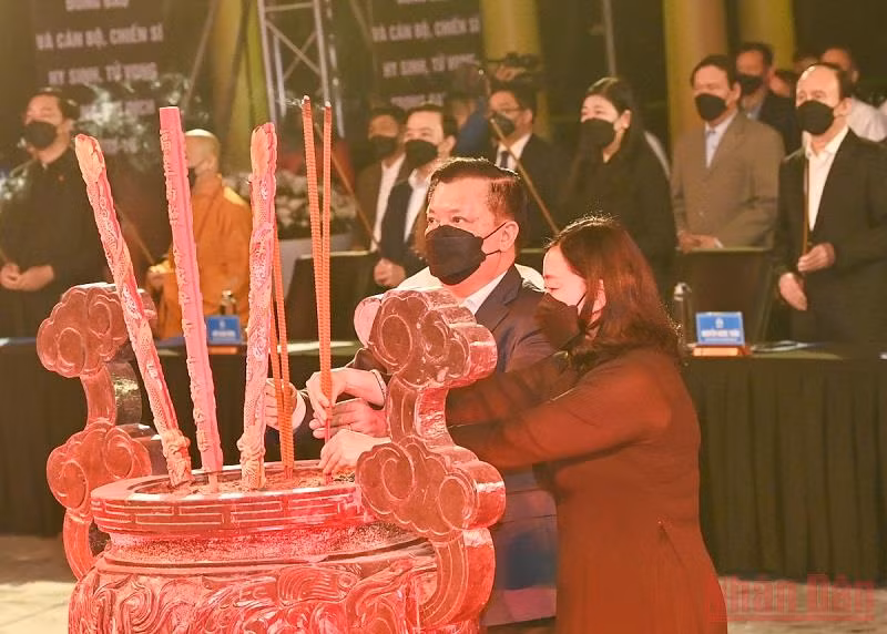 Lễ tưởng niệm đồng bào tử vong và cán bộ, chiến sĩ hy sinh trong dịch Covid-19 -0