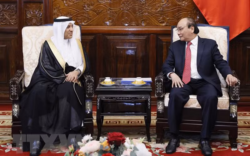 Chủ tịch nước Nguyễn Xuân Phúc tiếp Đại sứ Vương quốc Saudi Arabia Saud F.M AlSuwelim đến chào từ biệt. (Ảnh: Thống Nhất/TTXVN)