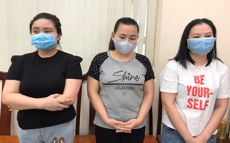 Ba đối tượng tại cơ quan điều tra.