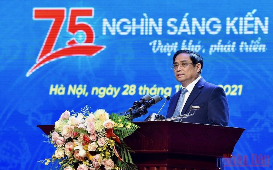Thủ tướng Phạm Minh Chính phát biểu ý kiến tại buổi lễ. (Ảnh: TRẦN HẢI). Tôn vinh 75 nghìn sáng kiến, vượt khó, phát triển -0