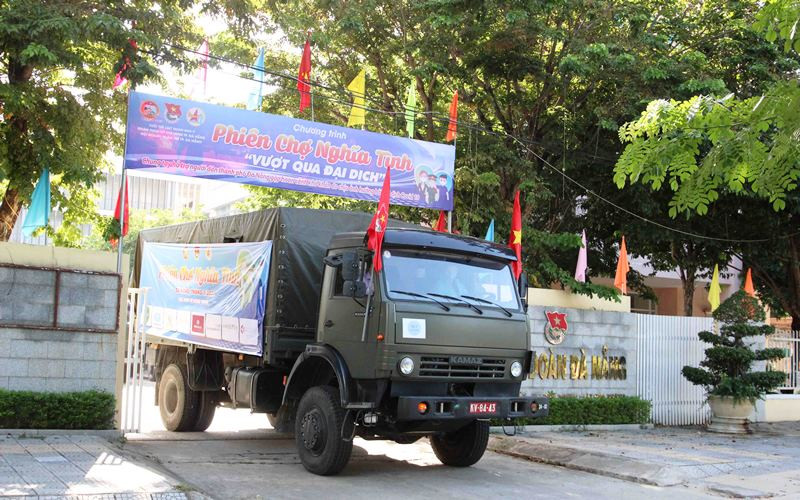 Xuất phát về 56 xã, phường trong thành phố. “Phiên chợ nghĩa tình” đến với 1.400 gia đình khó khăn -0