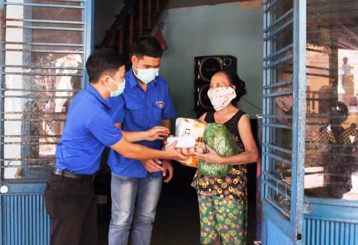 “Phiên chợ nghĩa tình” đến với 1.400 gia đình khó khăn -0