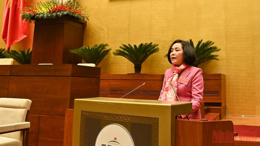 Trưởng Ban Công tác đại biểu Nguyễn Thị Thanh trình bày tóm tắt Báo cáo tổng kết tình hình tổ chức và hoạt động của HĐND các tỉnh, thành phố trực thuộc Trung ương (khu vực phía bắc). Nâng cao chất lượng hoạt động của cơ quan quyền lực nhà nước ở địa phương -0