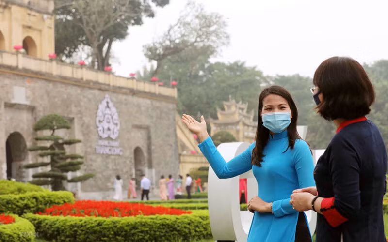 Hướng dẫn viên du lịch là một trong những đối tượng bị ảnh hưởng nặng nề nhất do dịch Covid-19 (Ảnh: TCDL)