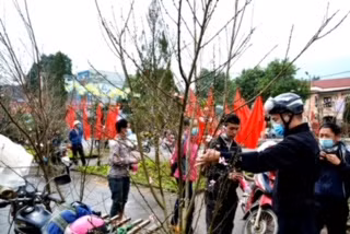 Đông vui chợ phiên vùng cao ngày Tết -0