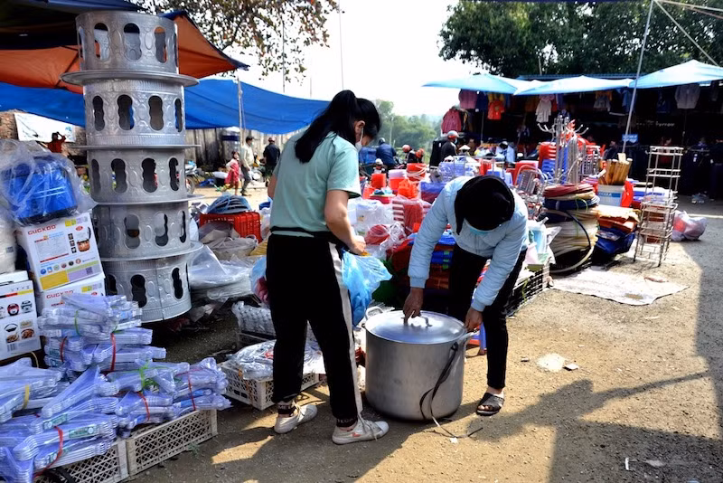 Đông vui chợ phiên vùng cao ngày Tết -0