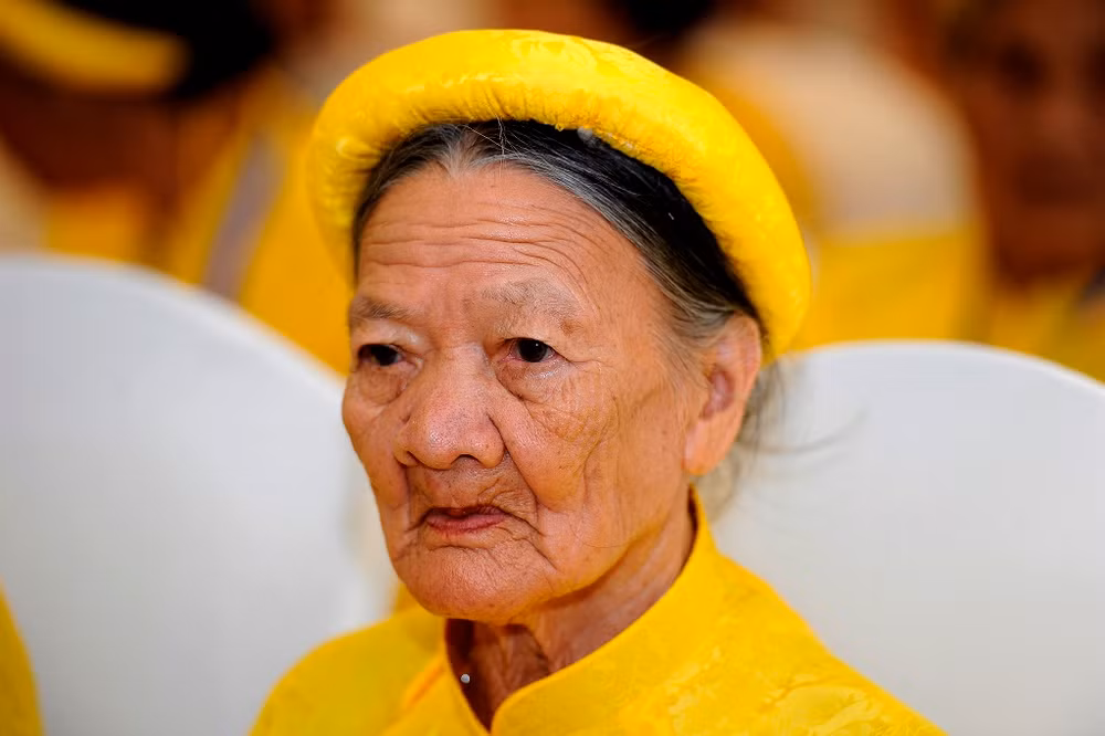 Mẹ về dự lễ -0