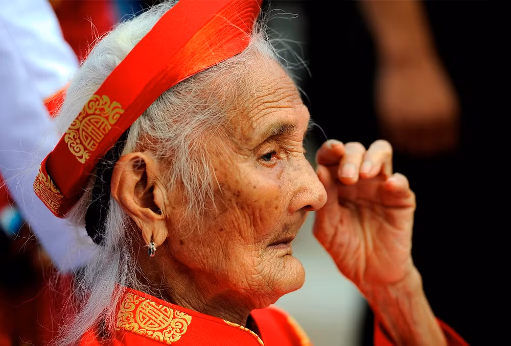 Mẹ về dự lễ -0