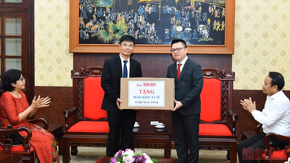 Hỗ trợ Báo Kon Tum đổi mới nâng cao chất lượng -0