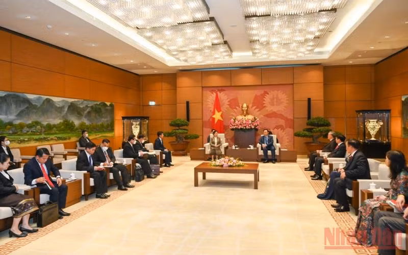 Chủ tịch Quốc hội tiếp Chánh án Tòa án Nhân dân tối cao Lào -0