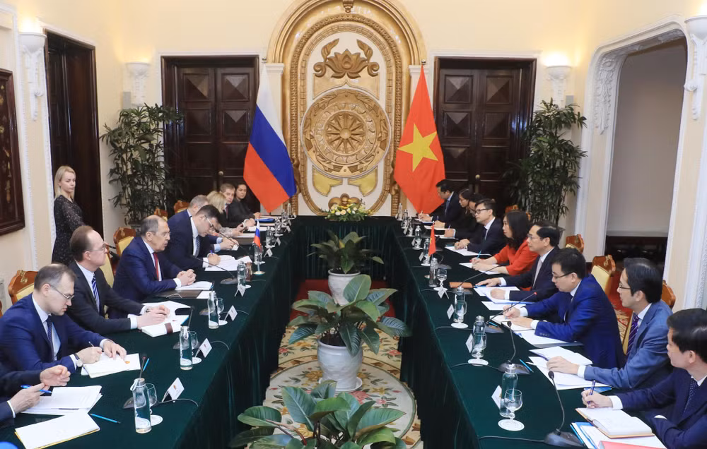 Bộ trưởng Bùi Thanh Sơn hội đàm với Bộ trưởng Ngoại giao Liên bang Nga -0