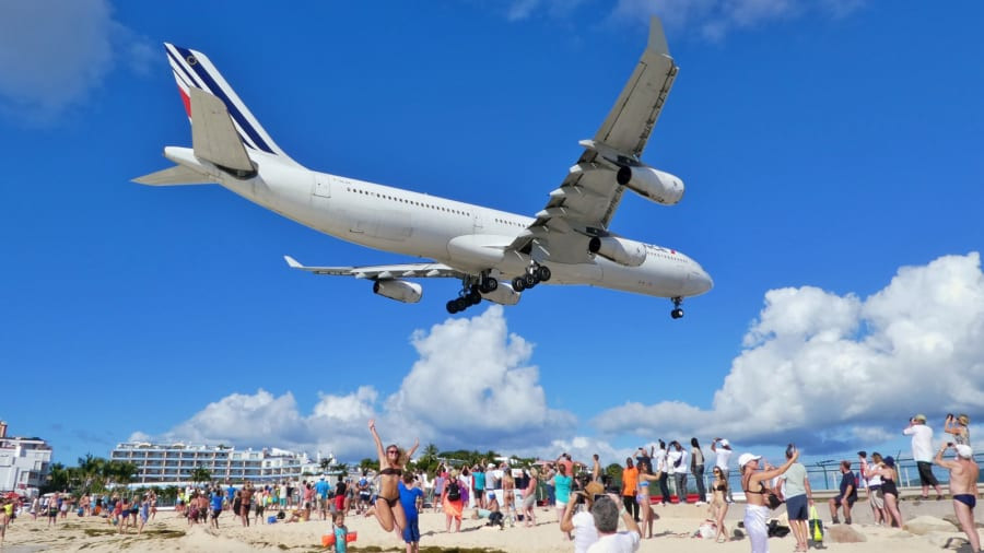 Sân bay Quốc tế St Maarten (Princess Juliana), St Maarten ở vị trí thứ bảy. (Ảnh: CNN) 10 sân bay có phong cảnh đường băng đẹp nhất thế giới -0