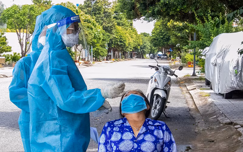 Lấy mẫu xét nghiệm tại phường An Hòa, thành phố Rạch Giá. 