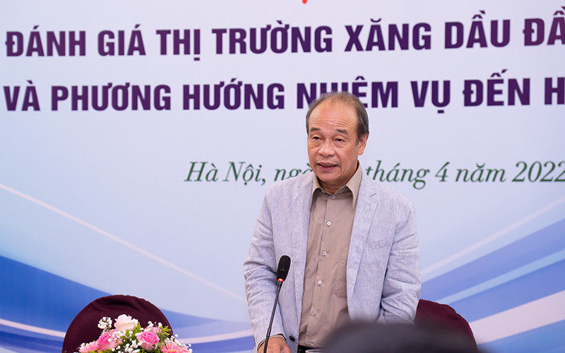 Ông Bùi Ngọc Bảo - Chủ tịch Hiệp hội Xăng dầu Việt Nam trình bày Báo cáo của Hiệp hội. Bảo hiểm giá - công cụ hữu ích cho doanh nghiệp kinh doanh xăng dầu -0