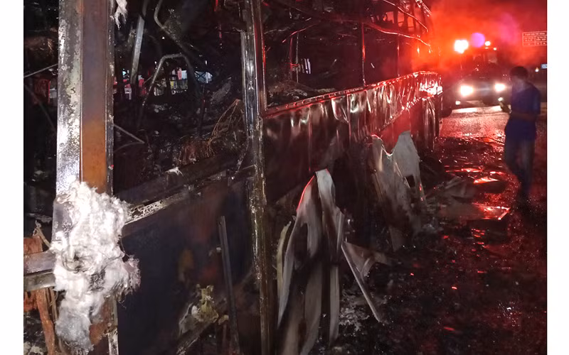 Xe bị cháy vào khoảng 3 giờ sáng ngày 26/12, khi đang lưu thông trên Quốc lộ 1A, qua địa bàn xã Sông Lũy, huyện Bắc Bình (Bình Thuận).