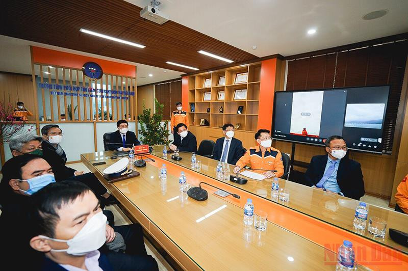 Phó Thủ tướng thị sát diễn tập ứng phó tìm kiếm cứu nạn trên biển tại Sở chỉ huy tiền phương đóng tại trụ sở Vietnam MRCC. Kịp thời ứng phó, cứu người bị tai nạn và gặp nạn trên biển là nhiệm vụ quan trọng và vinh quang -0