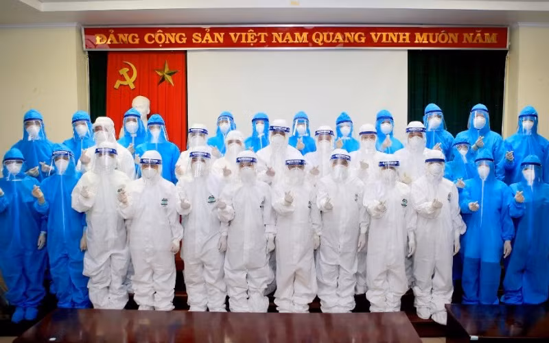 Đội ngũ y, bác sĩ Huế trước giờ lên đường vào tâm dịch TP Hồ Chí Minh.
