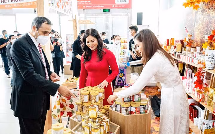 Tuần lễ thực phẩm và hàng tiêu dùng Canada ở thành phố Hồ Chí Minh.