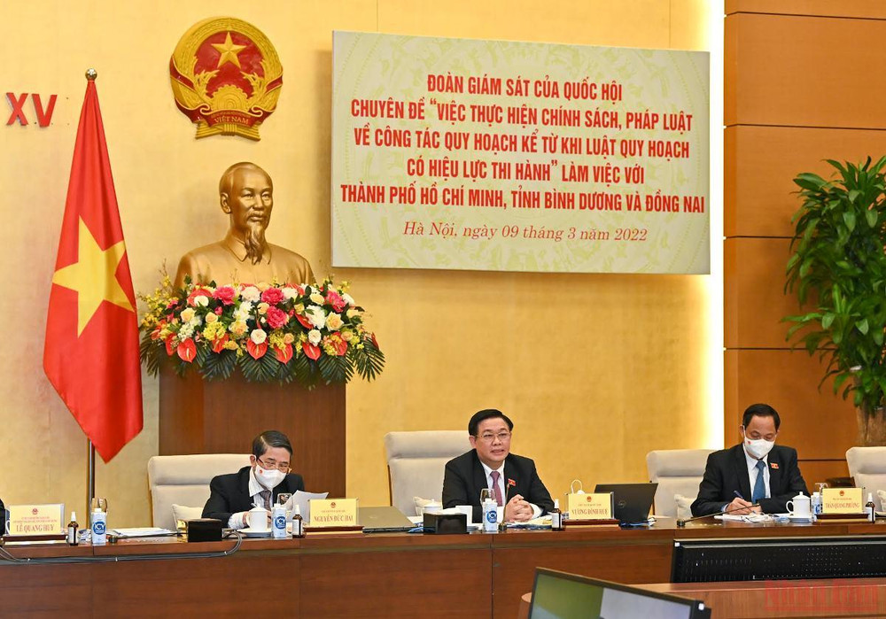 Chủ tịch Quốc hội Vương Đình Huệ phát biểu tại buổi làm việc của Đoàn giám sát Quốc hội với TP Hồ Chí Minh, tỉnh Bình Dương và Đồng Nai. (Ảnh: Duy Linh) Bảo đảm tiến độ, chất lượng, hiệu quả trong công tác quy hoạch -0