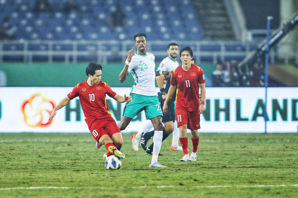 Công Phượng đi bóng trước trung vệ Mohammed Kanno. (Ảnh: VFF) Saudi Arabia thắng tối thiểu 1 - 0 Việt Nam -0