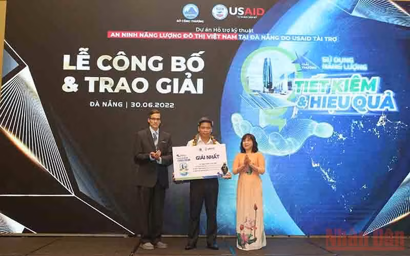 Trao giải Nhất cho Công ty Cổ phần Cao su Đà Nẵng.